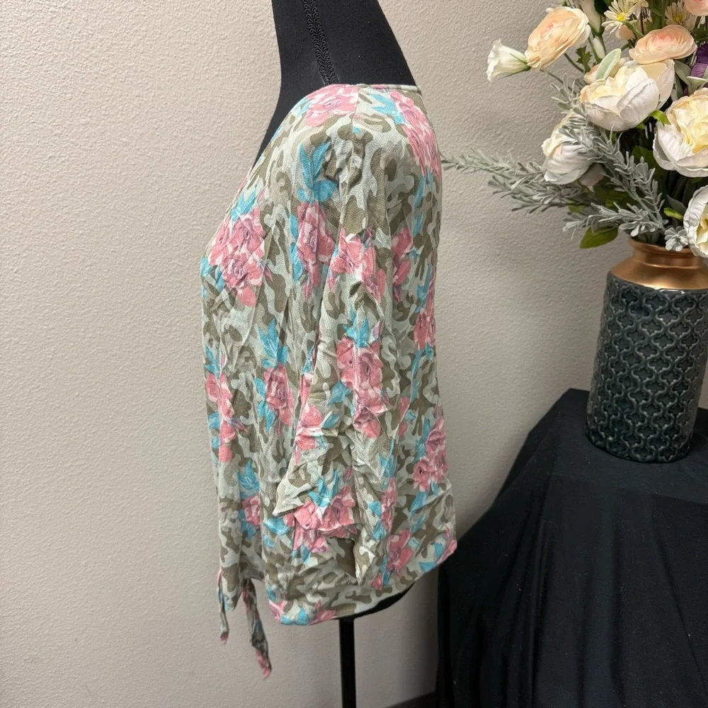 Ariat Floral Camo Tie Front V Neck Top Western Boho Blouse - Picture 2 of 8